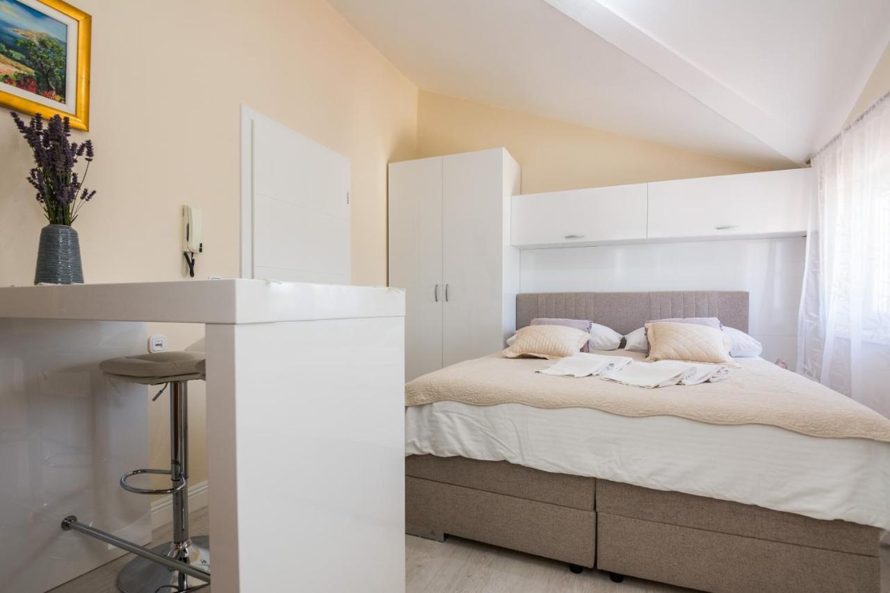Apartments Medanic - Private Pool 普利拉卡 外观 照片